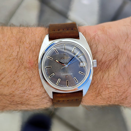 Omega Constellation Chronometer C-Shape Grey Dial 1969 – am Handgelenk, Vorderansicht