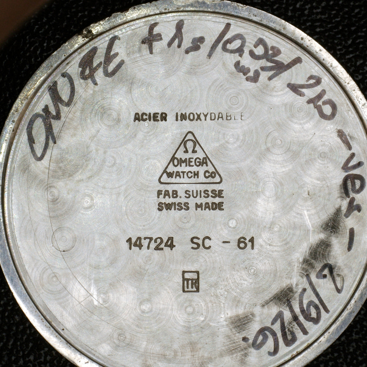 Omega Genéve Crosshair Dial 1961 – Gehäuseboden mit Gravur und Handschrift