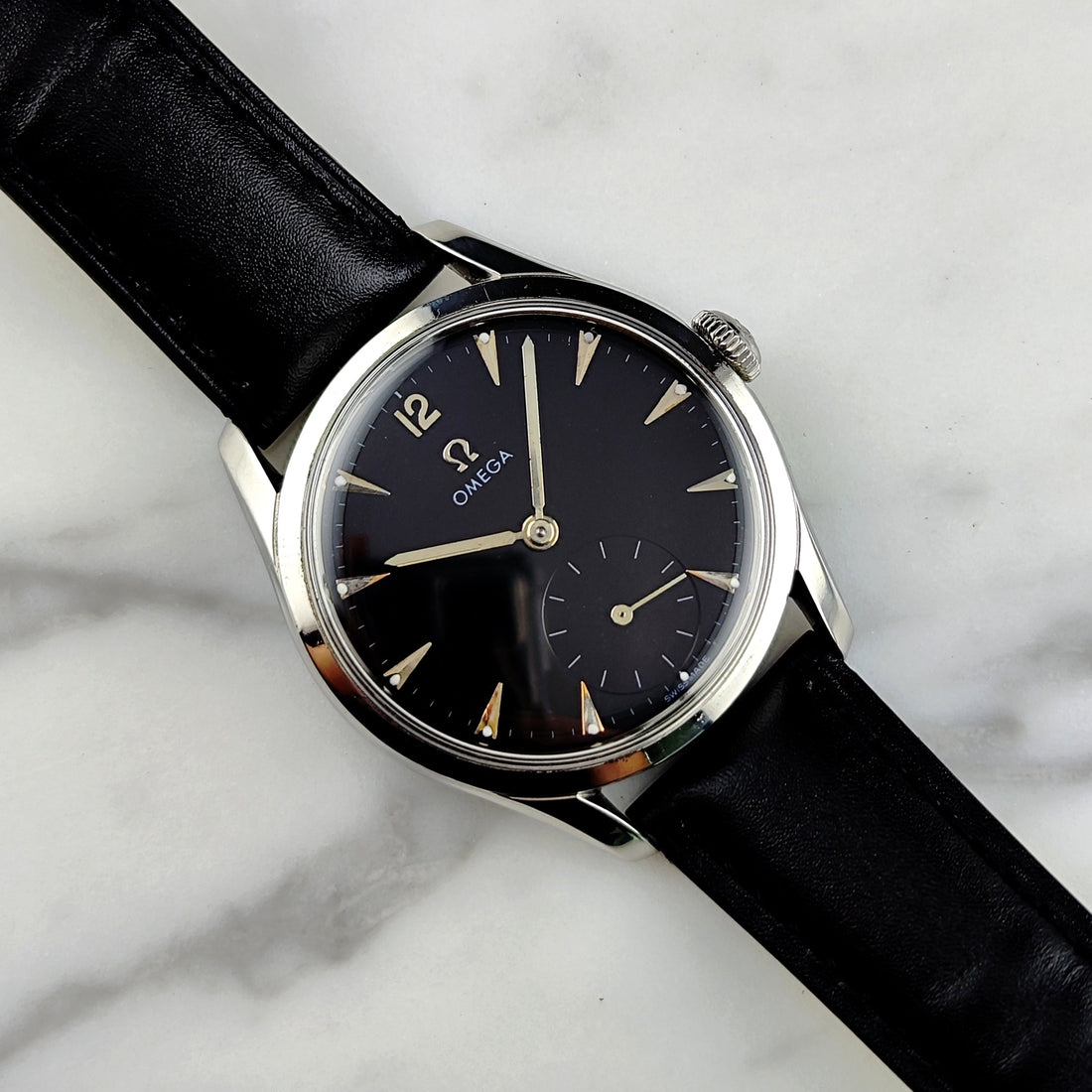 Omega Classic Ref. 2839 Schwarzes Zifferblatt 1950 – Vintage Dresswatch Handaufzug mit Subsekunde Cal. 265