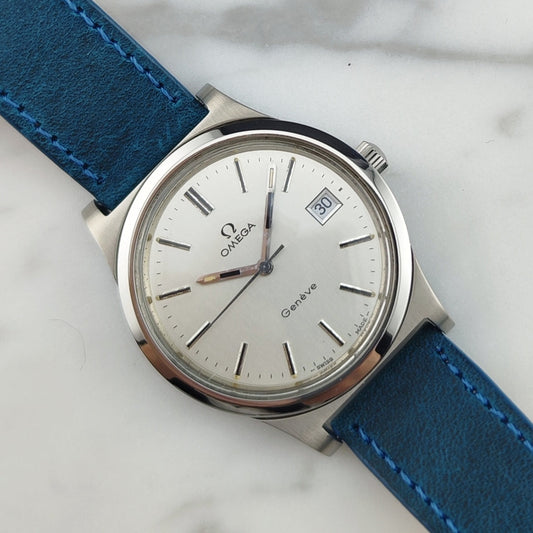 Omega Genève Date Ref. 136.0102 – Silbernes Zifferblatt & Blaues Lederband
