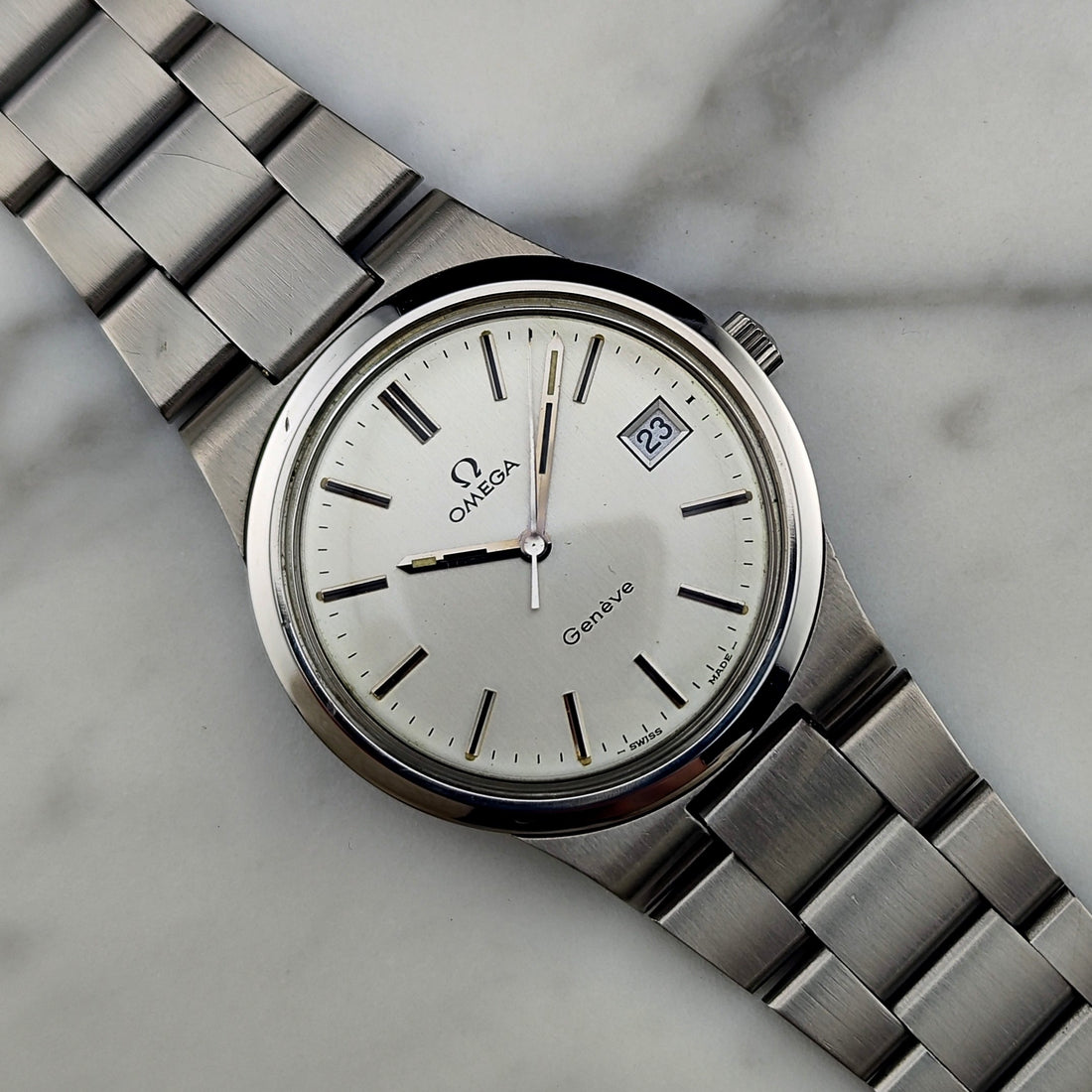 Omega Genève Date Silver Dial Stahlarmband Ref. 136.0103 (2)