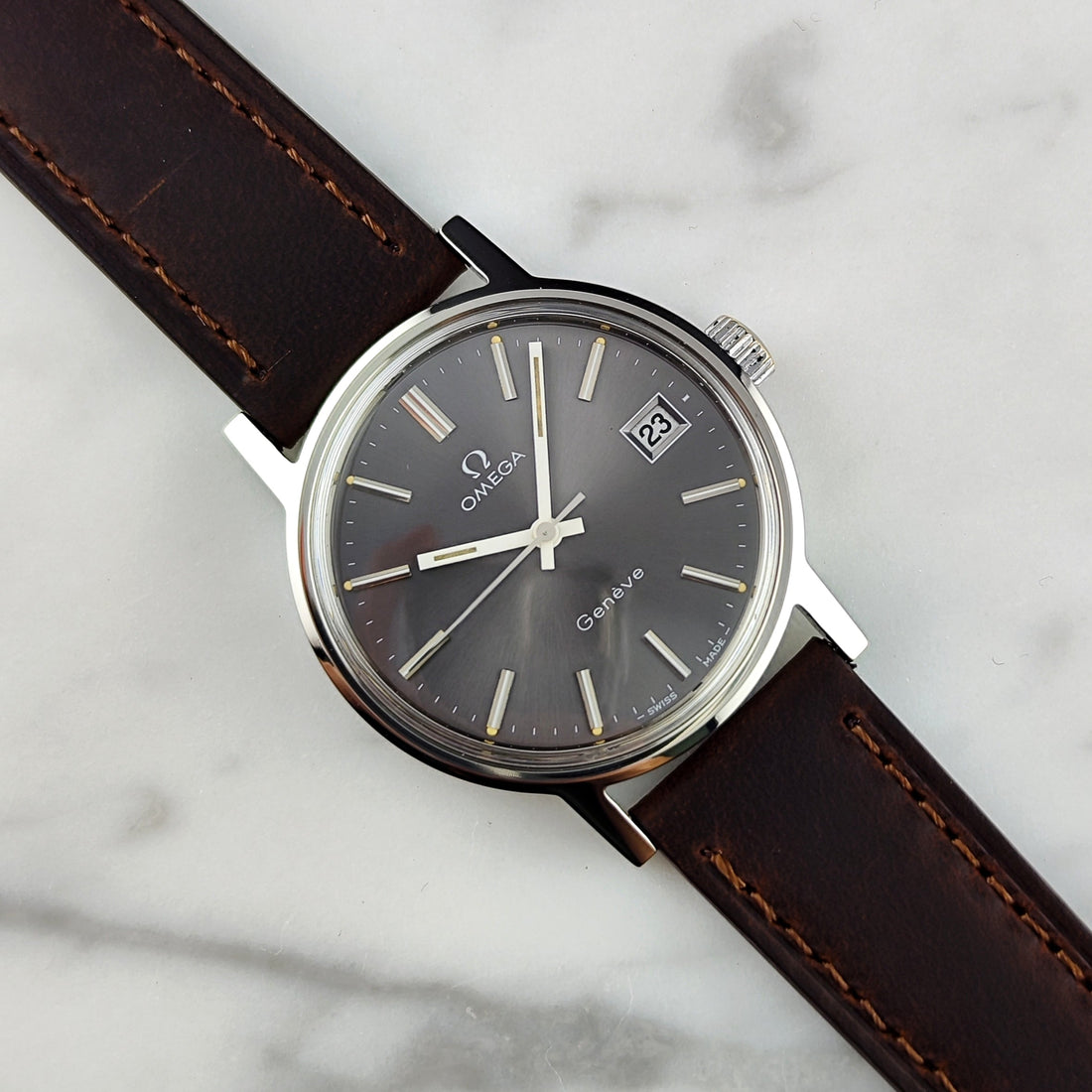 Omega Genéve Ref. 136.0099 (1974) – Seltenes graues Zifferblatt mit originalem Omega-Glas