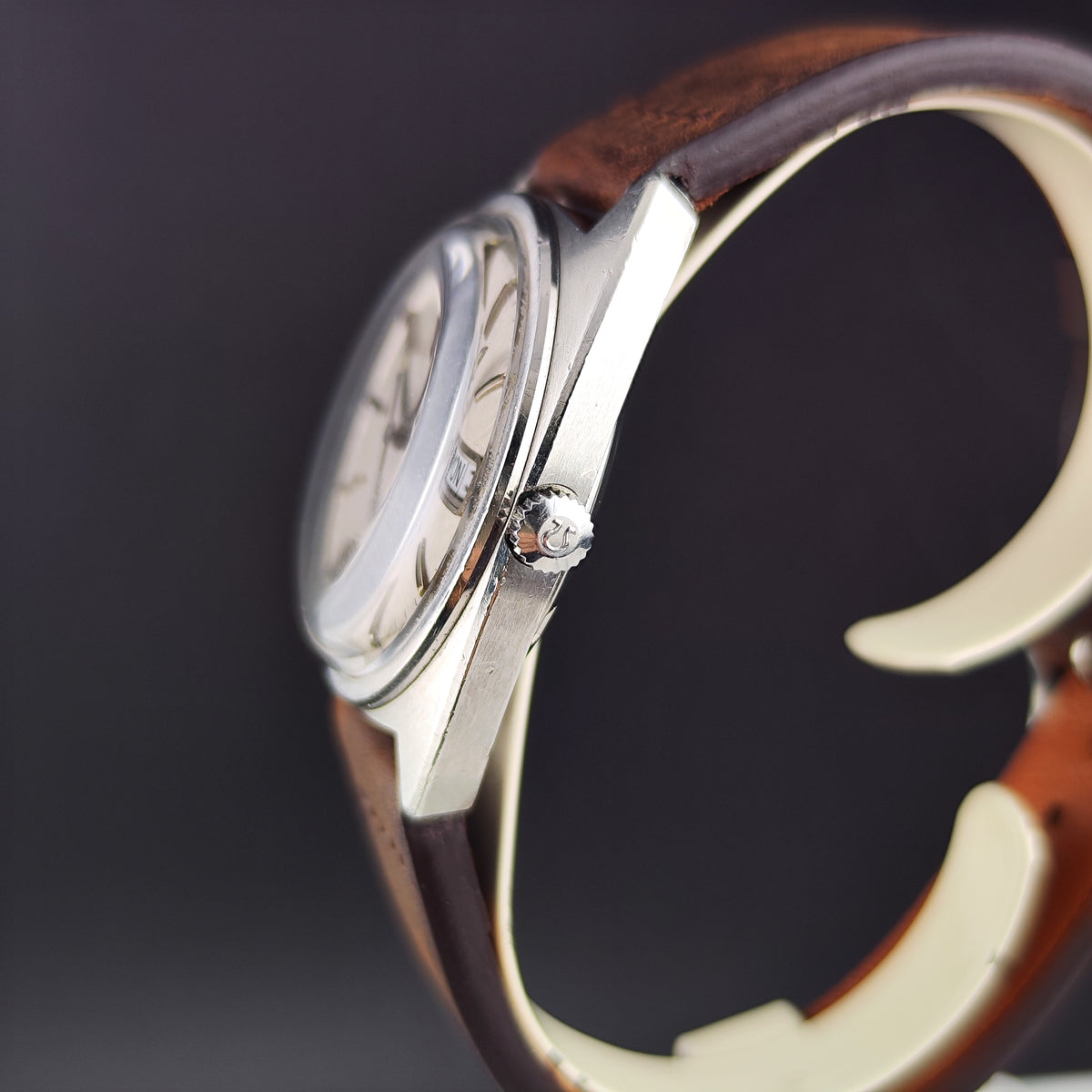 Omega Constellation C-Shape Linen Dial German Day-Date 1968 [REF. 168.019]