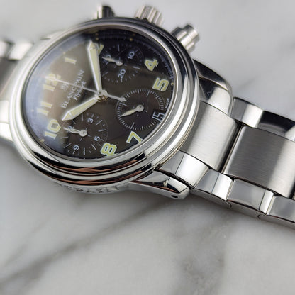BlancPain Leman Flyback Chronograph Automatic Black Dial – Seitenansicht mit Krone und Armband