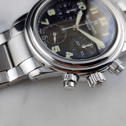 BlancPain Leman Flyback Chronograph Automatic Black Dial – Seitenansicht mit Drückern und Zifferblatt