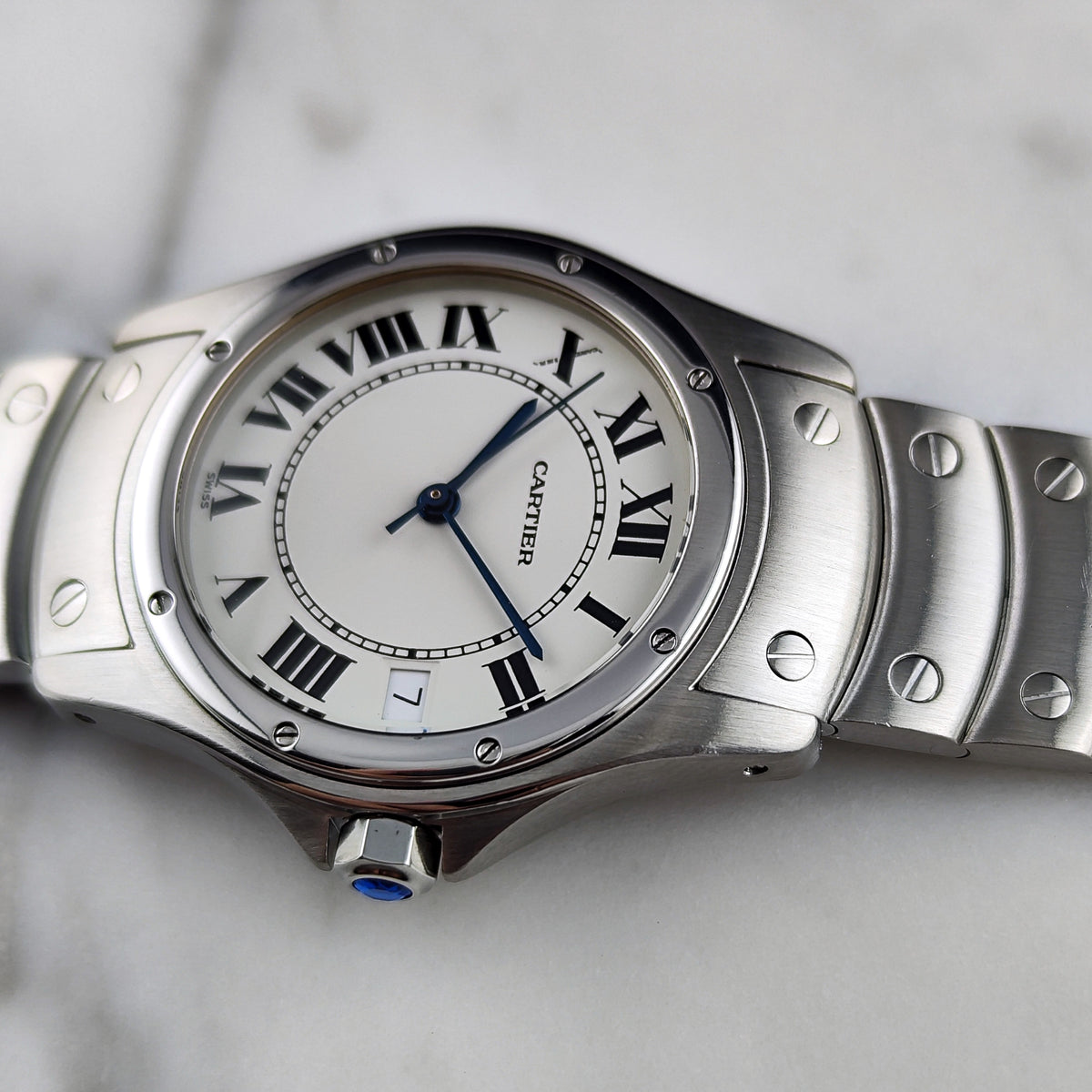 Cartier Santos Ronde Automatic White Dial 2004 with box Serviced 10/2026 – Zifferblatt in Nahaufnahme seitlich