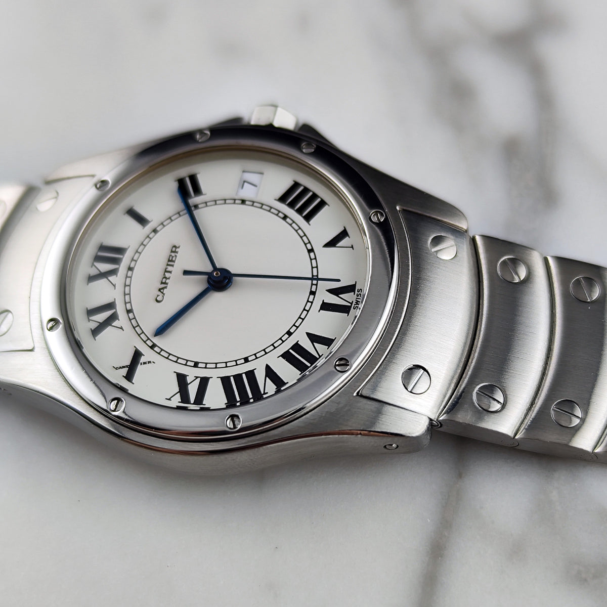 Cartier Santos Ronde Automatic White Dial 2004 with box Serviced 10/2026 – Zifferblatt und Gehäuse in Schrägansicht