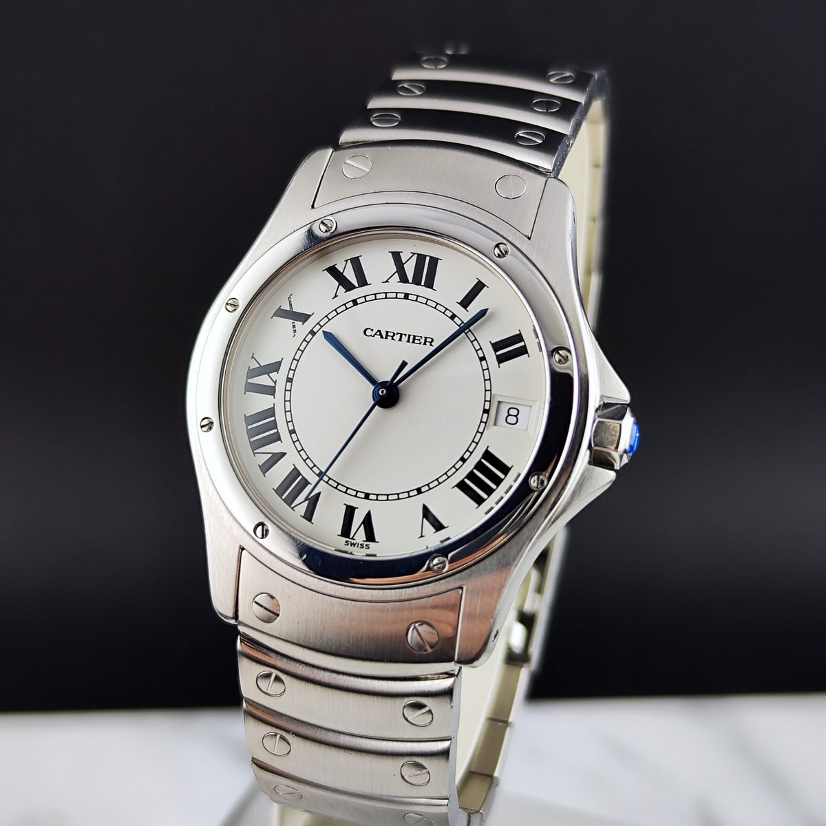Cartier Santos Ronde Automatic White Dial 2004 with box Serviced 10/2026 – Vorderansicht im Schrägwinkel mit Zifferblatt