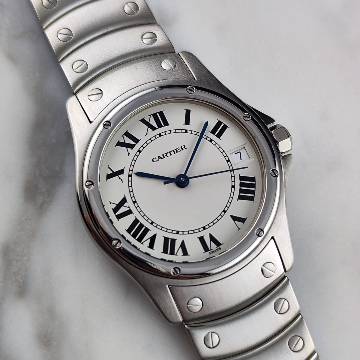 Cartier Santos Ronde Automatic White Dial 2004 with box Serviced 10/2026 – Schrägansicht mit Zifferblatt und Armband