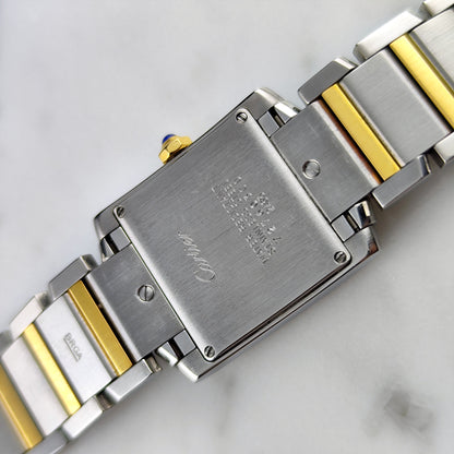 Cartier Tank Française Two-Tone White Dial – Gehäuseboden mit Gravur