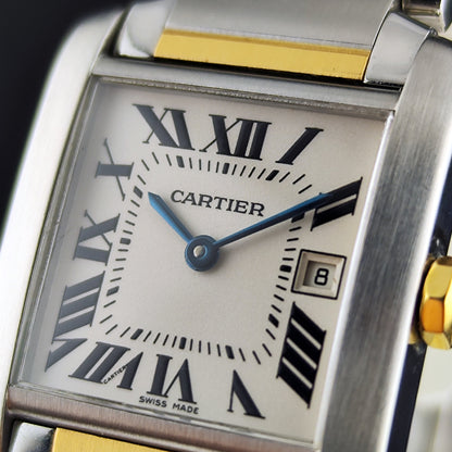 Cartier Tank Française Two-Tone White Dial – Zifferblatt in Nahaufnahme