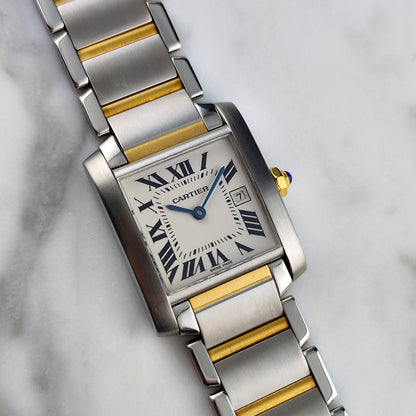 Cartier Tank Française Two-Tone White Dial – Vorderansicht mit Zifferblatt und Armband