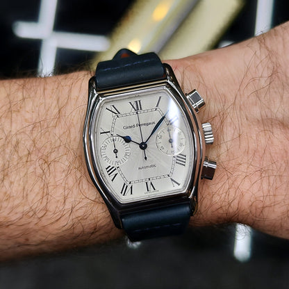 Girard Perregaux Richeville Chronograph Automatic White Dial 1997 – Uhr am Handgelenk, Zifferblatt in Nahaufnahme