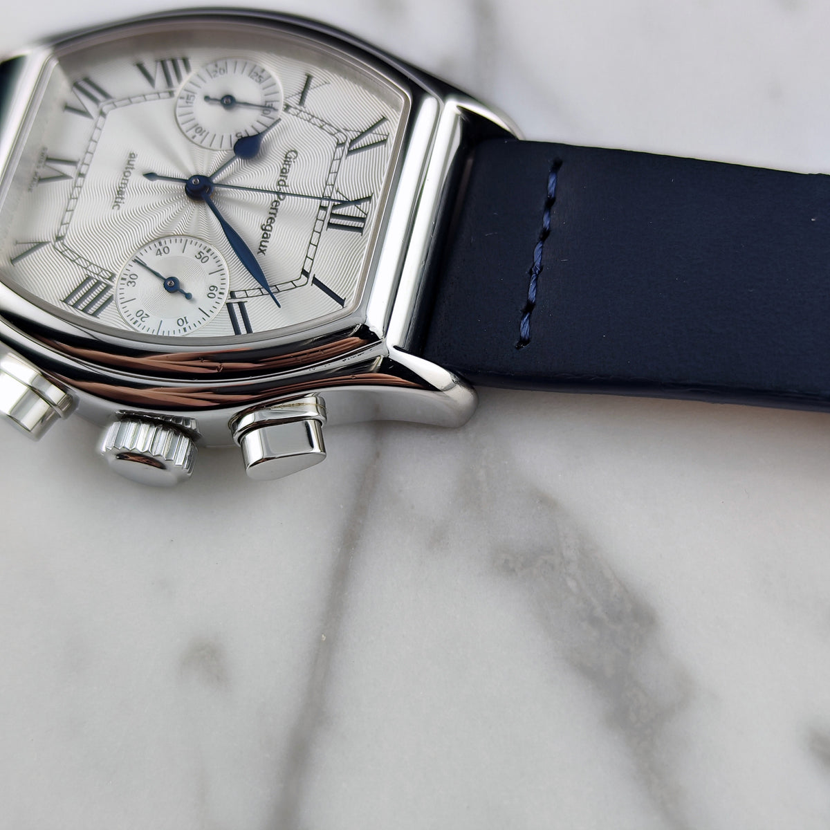 Girard Perregaux Richeville Chronograph Automatic White Dial 1997 – Seitenansicht mit Drücker und Krone