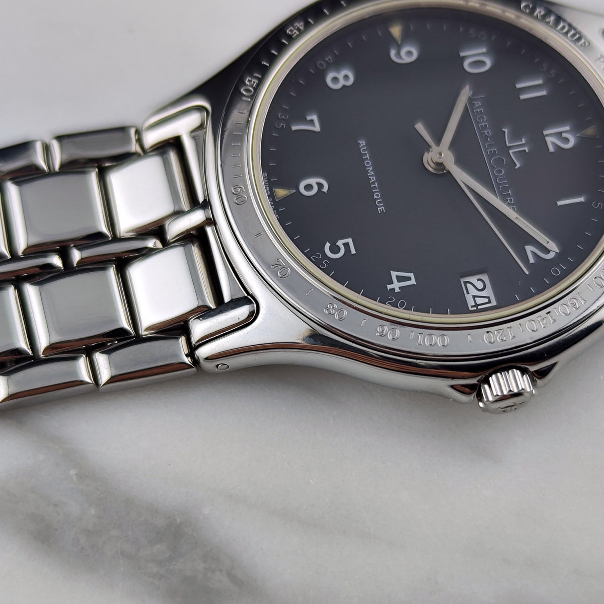 Jaeger LeCoultre Heraion Automatic Grey Dial – Seitenansicht mit Krone und Zifferblatt