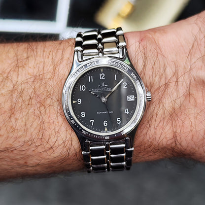 Jaeger LeCoultre Heraion Automatic Grey Dial – am Handgelenk, Vorderansicht
