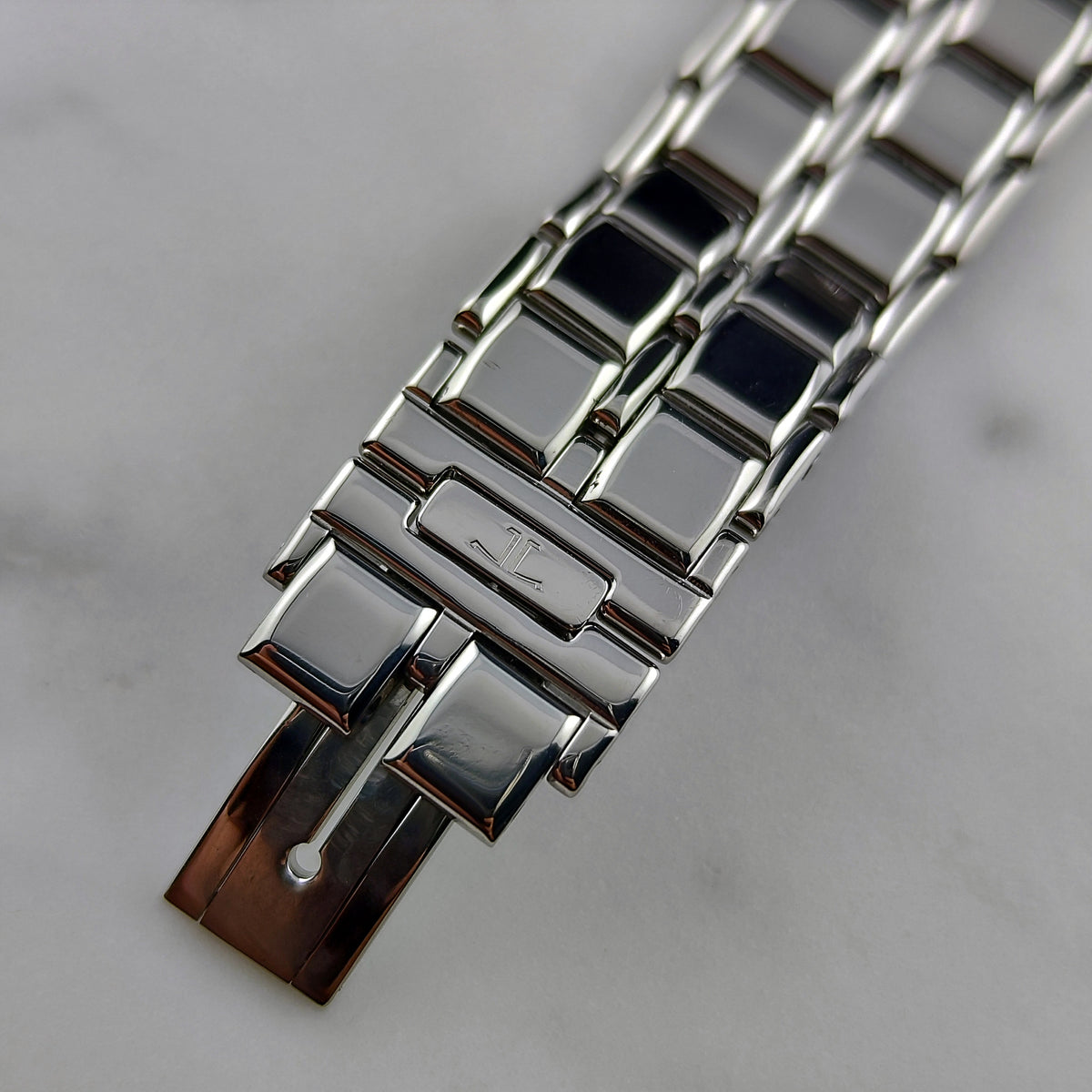 Jaeger LeCoultre Heraion Automatic Grey Dial – Armband und Schließe in Nahaufnahme