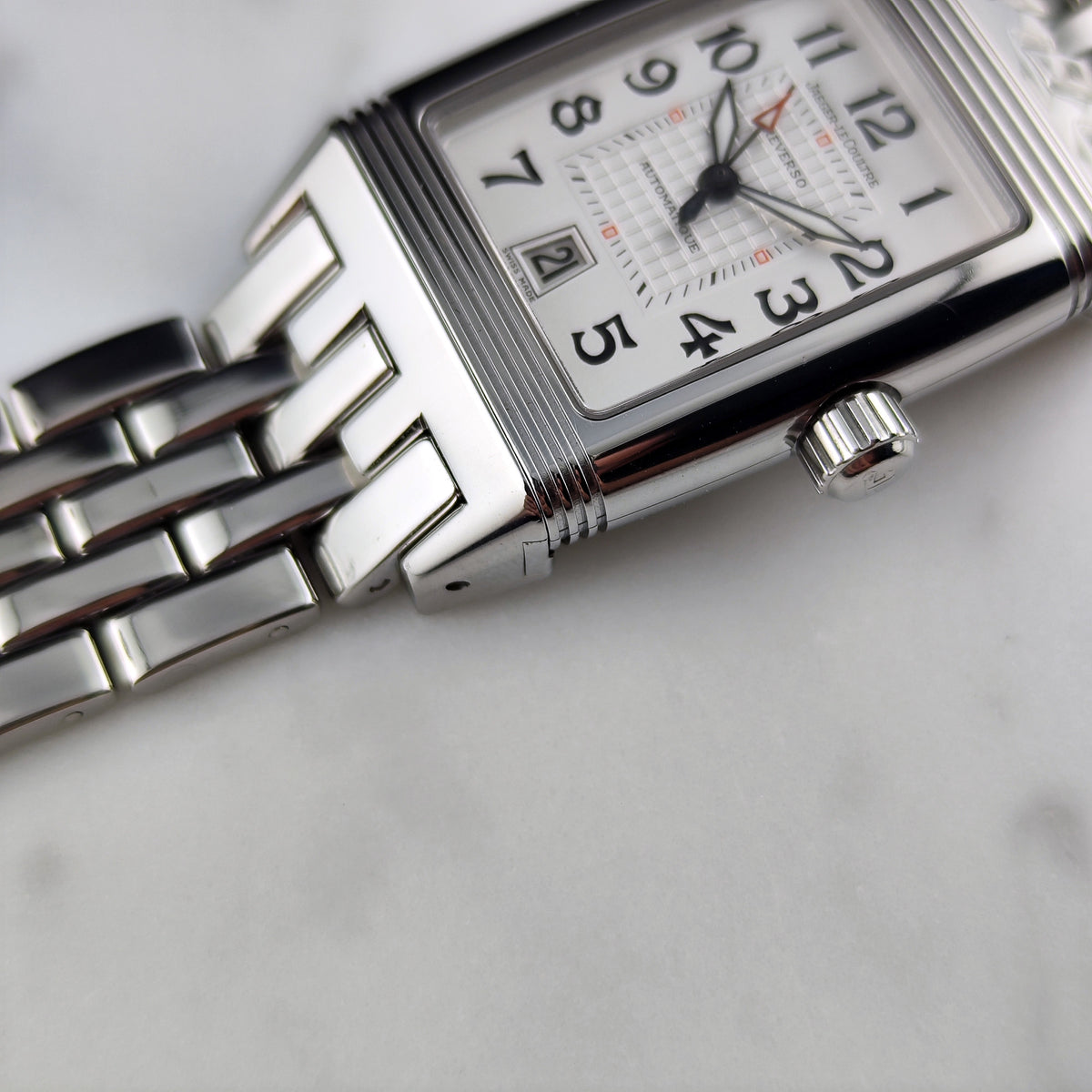 Jaeger LeCoultre Reverso Gran'Sport Automatic White Dial 2005 – Seitenansicht mit Krone und Zifferblatt