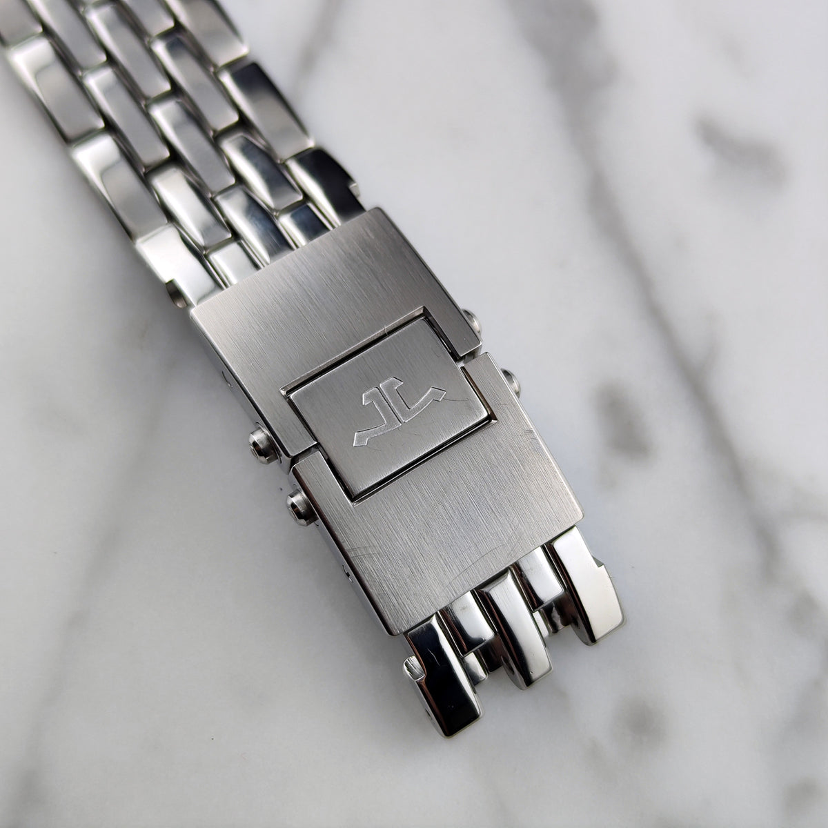 Jaeger LeCoultre Reverso Gran'Sport Automatic White Dial 2005 – Schließe mit Logo-Gravur