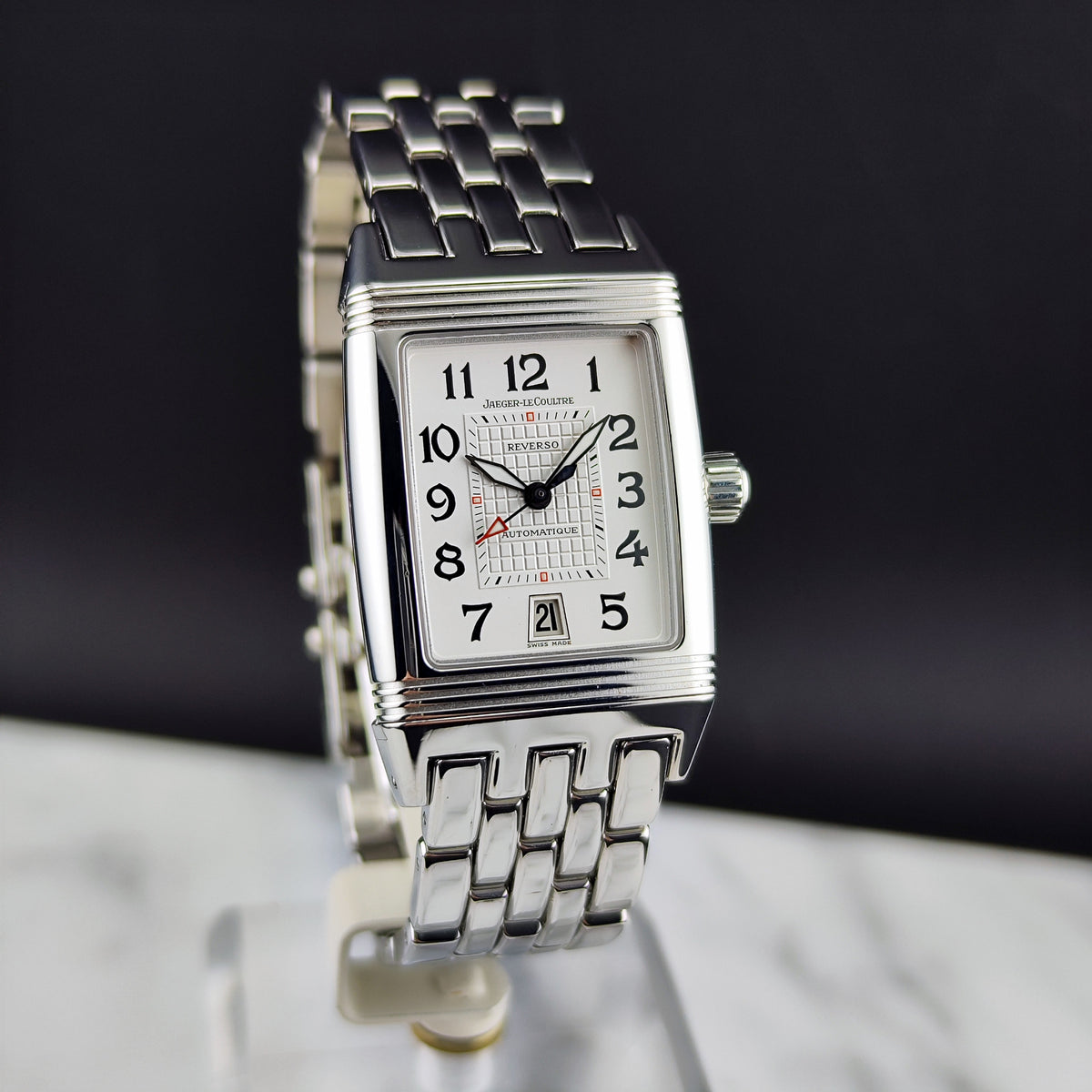 Jaeger LeCoultre Reverso Gran'Sport Automatic White Dial 2005 – Schrägansicht mit Zifferblatt und Armband
