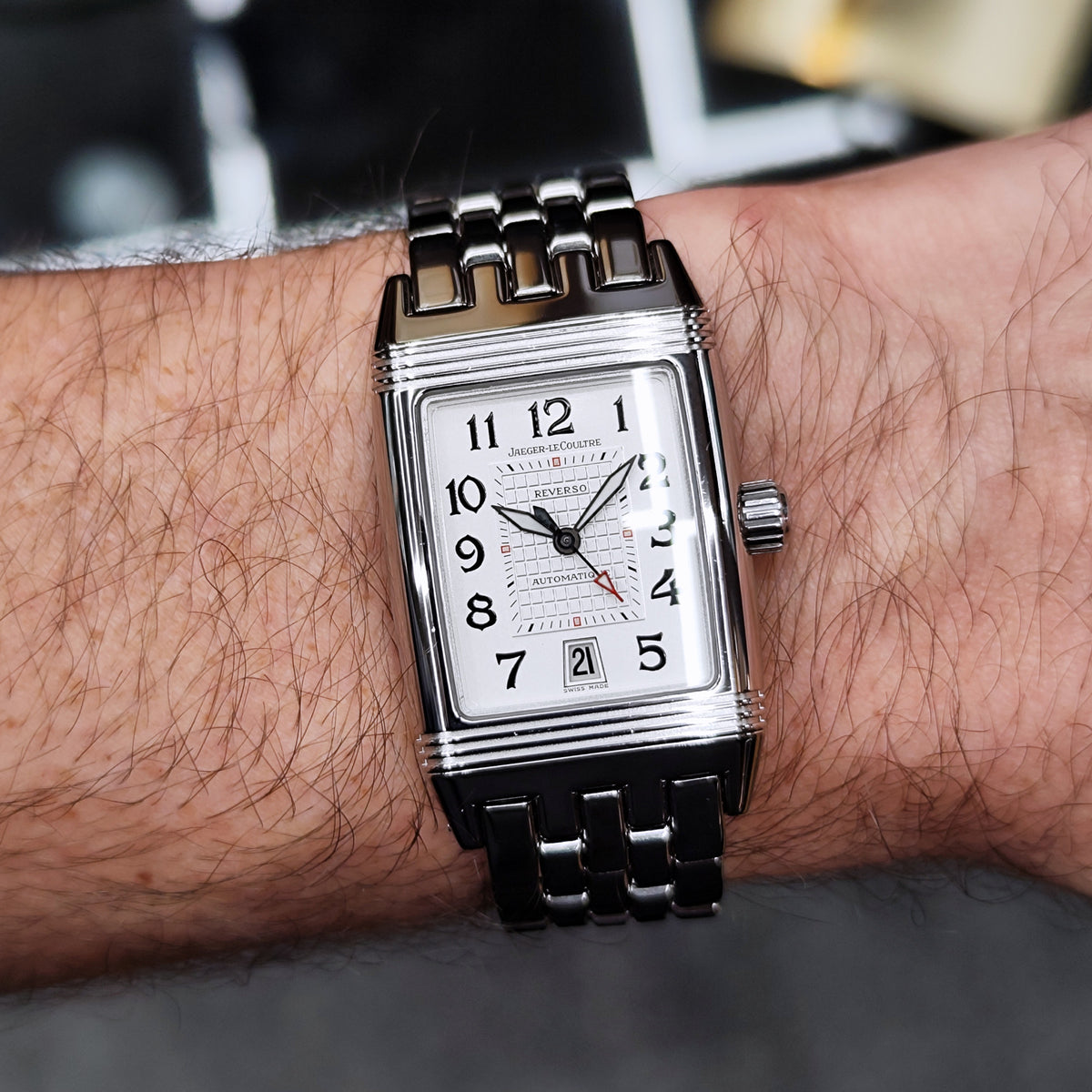 Jaeger LeCoultre Reverso Gran'Sport Automatic White Dial 2005 – Am Handgelenk, Zifferblatt in Nahaufnahme