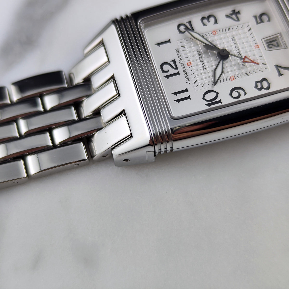 Jaeger LeCoultre Reverso Gran'Sport Automatic White Dial 2005 – Seitenansicht mit Gehäuse und Armband