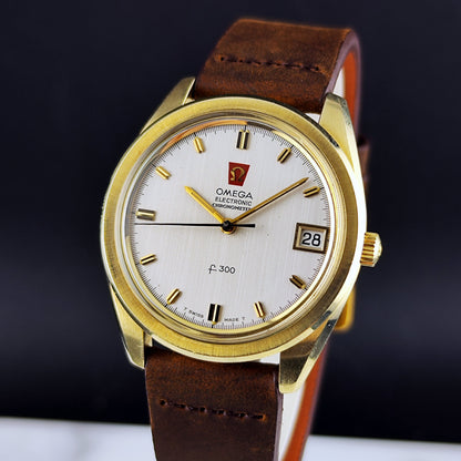 Omega Chronometer f300Hz Gold White Dial 1970 – Vorderansicht am Handgelenk