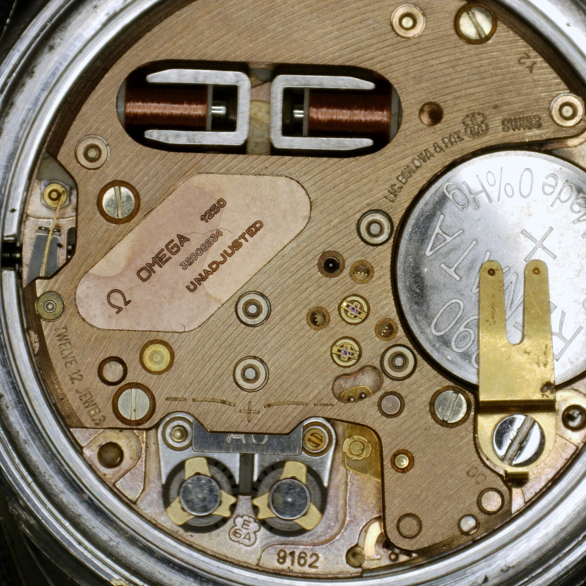 Omega Chronometer f300Hz Gold White Dial 1970 – Uhrwerk mit Spule und Batterie