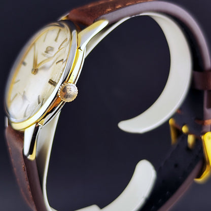 Omega Classic Gold White Dial 1960 – Seitenansicht mit Krone