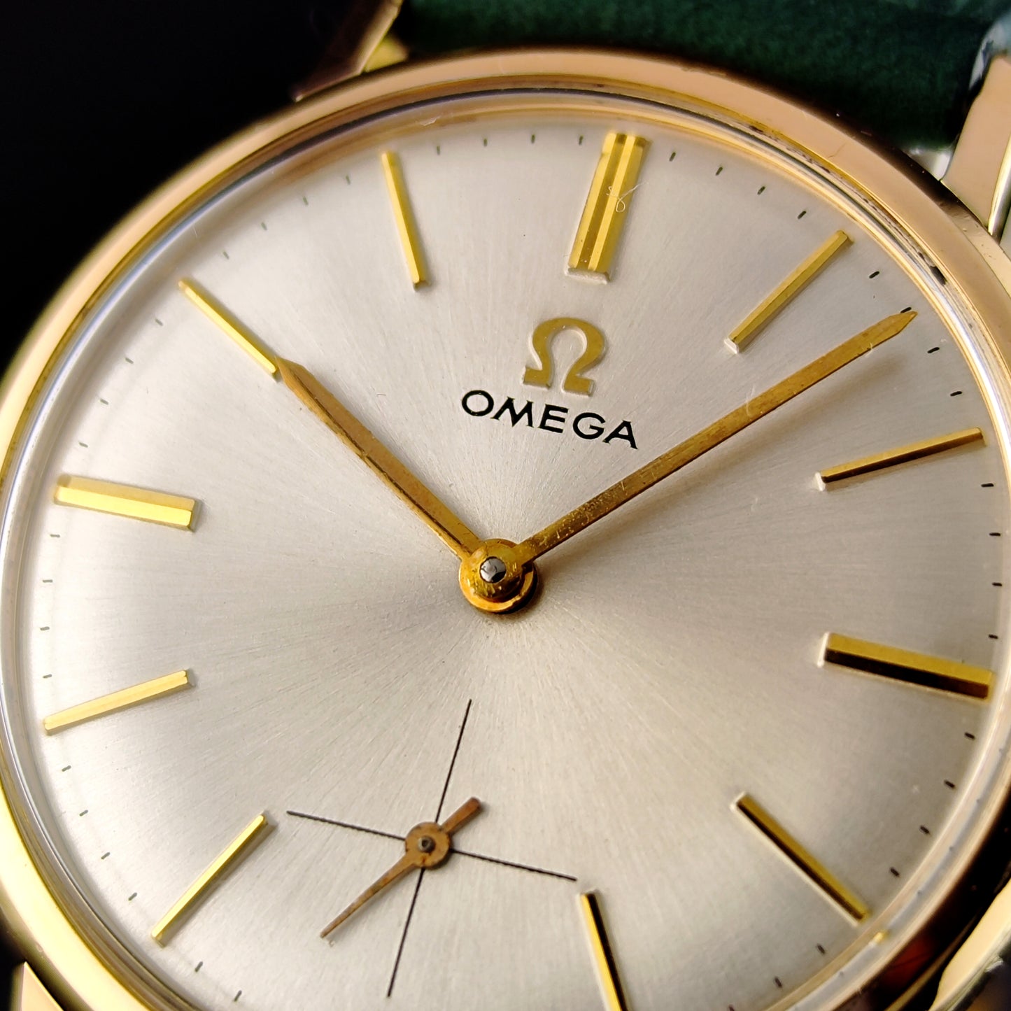 OMEGA Classic Gold White Dial 1962 Mint [REF. 121.002]