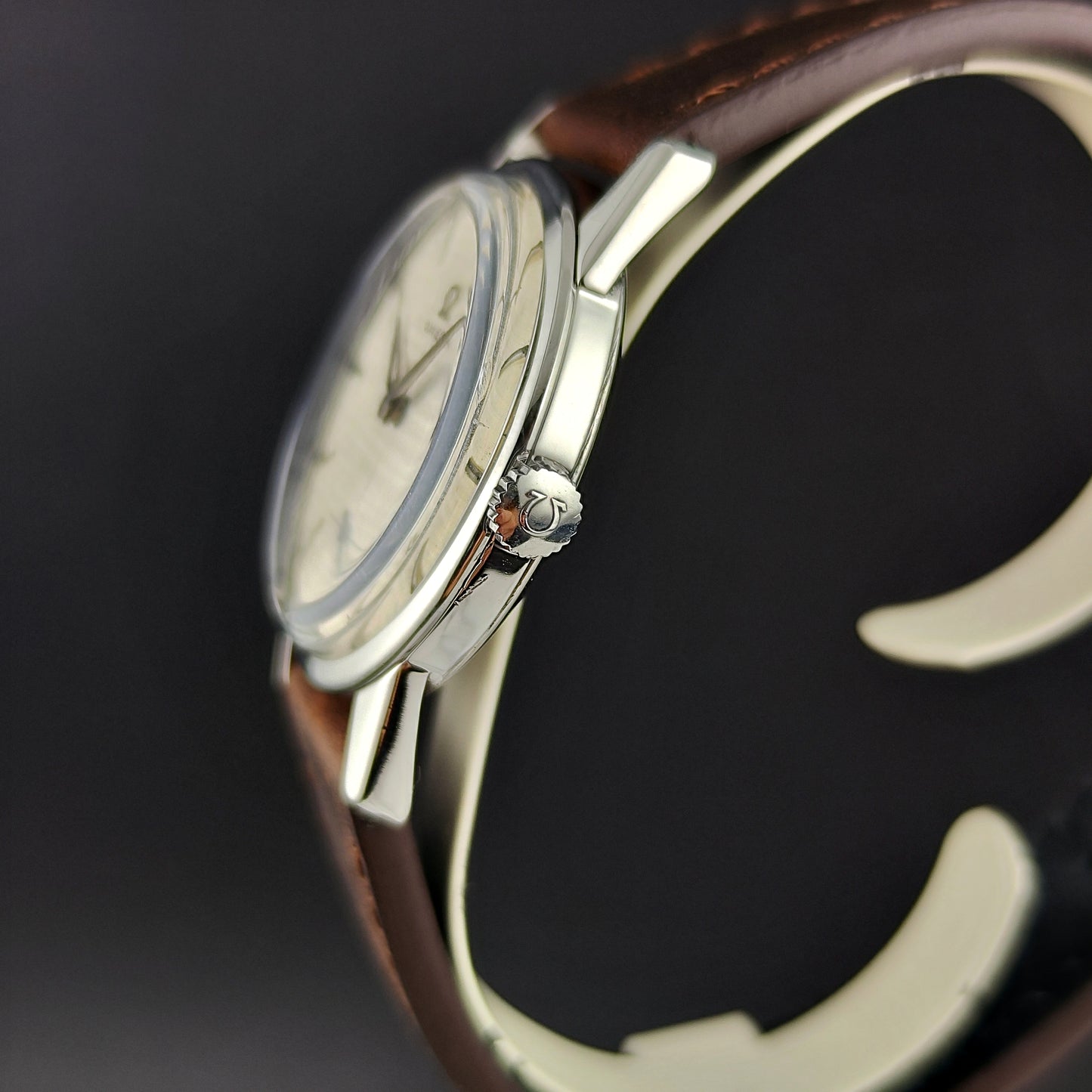 Omega Classic Silver Dial Linen 1961 [REF. 14713]