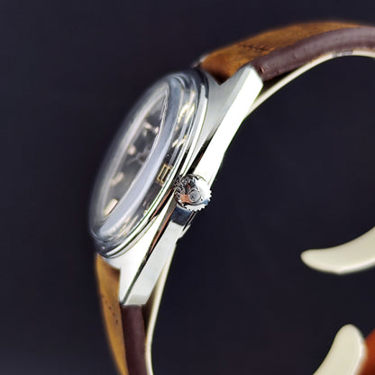 Omega Constellation Chronometer C-Shape Grey Dial 1969 – Seitenansicht mit Krone