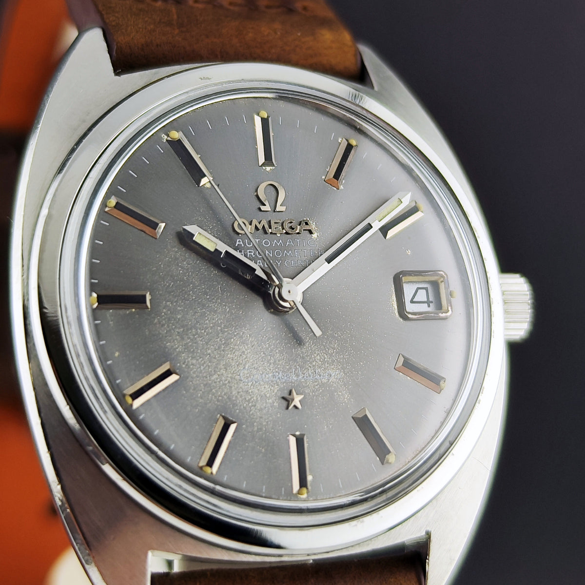 Omega Constellation Chronometer C-Shape Grey Dial 1969 – Zifferblatt in Nahaufnahme mit Datum