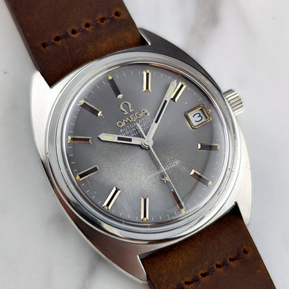 Omega Constellation Chronometer C-Shape Grey Dial 1969 – Zifferblatt in Schrägansicht mit Datum
