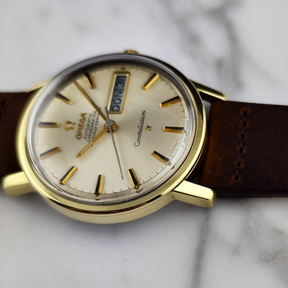 Omega Constellation Chronometer Gold Champagne Dial German Day-Date 1970 Serviced 10/2026 – Zifferblatt mit Datum in Nahaufnahme