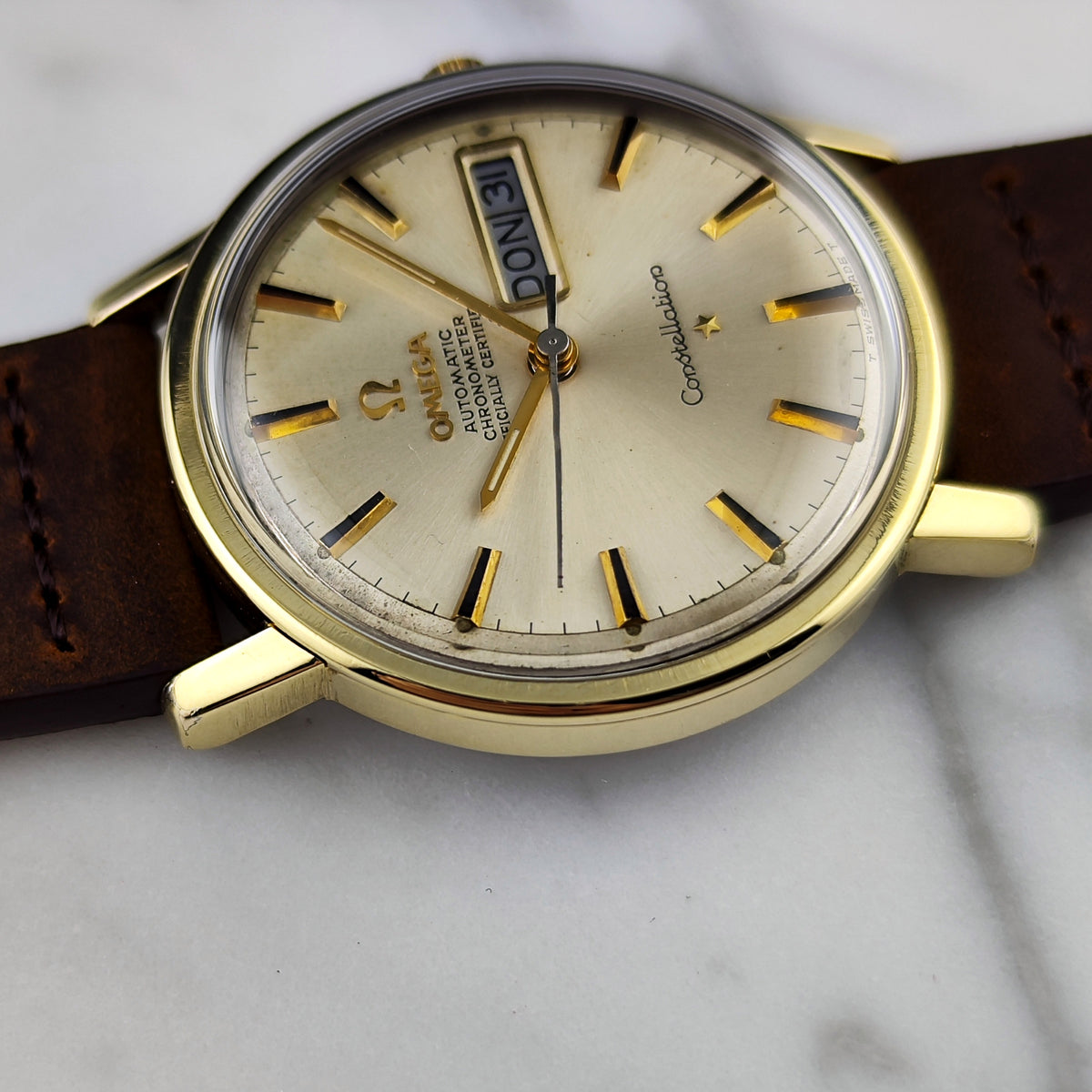Omega Constellation Chronometer Gold Champagne Dial German Day-Date 1970 Serviced 10/2026 – Zifferblatt mit Datumsfenster schräg
