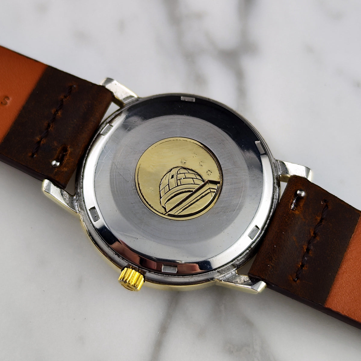 Omega Constellation Chronometer Gold Champagne Dial German Day-Date 1970 Serviced 10/2026 – Gehäuseboden mit Gravur