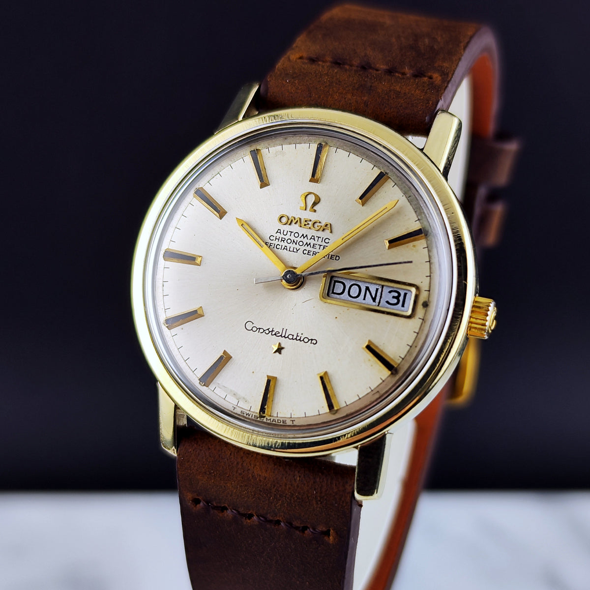 Omega Constellation Chronometer Gold Champagne Dial German Day-Date 1970 Serviced 10/2026 – Vorderansicht mit Datumsanzeige