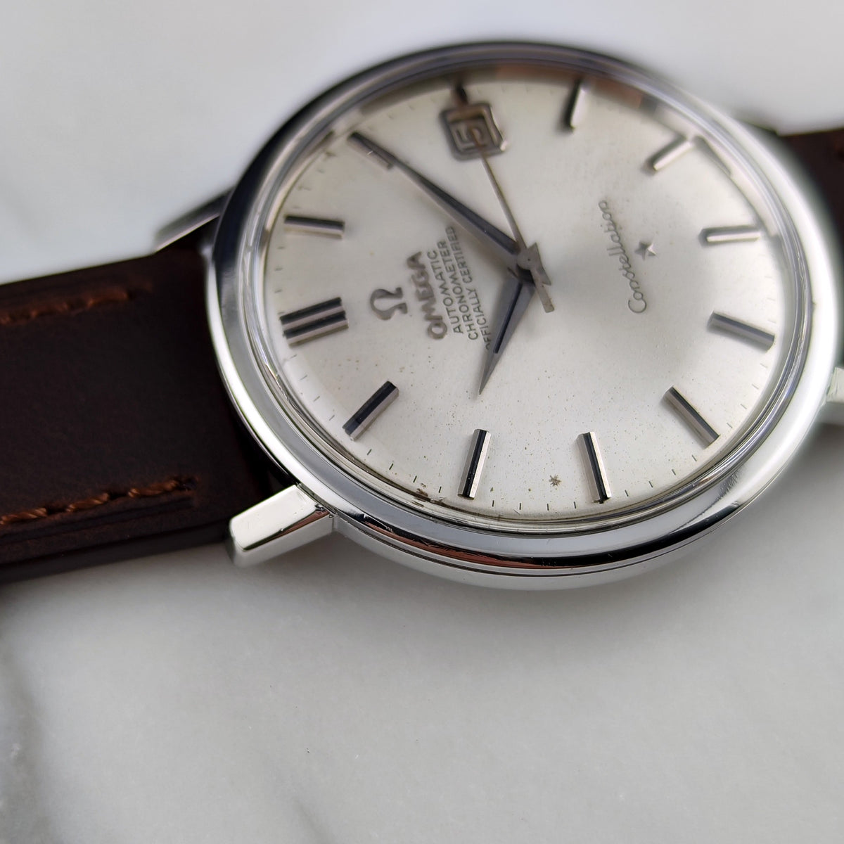 Omega Constellation Chronometer Steel Silver Dial 1966 Serviced 10/2026 – Zifferblatt in Nahaufnahme mit Datum