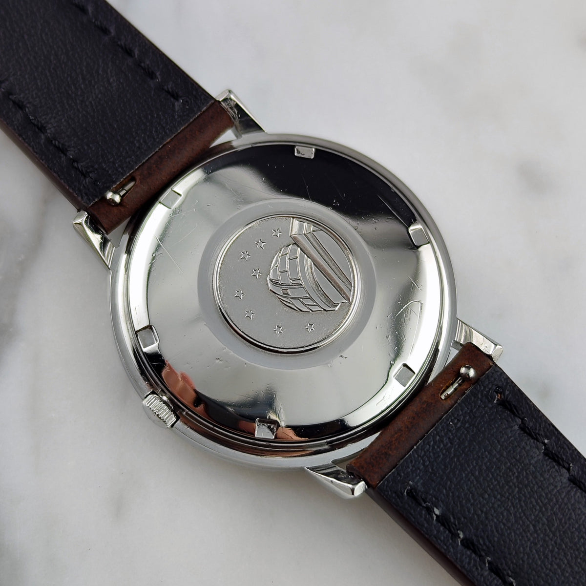 Omega Constellation Chronometer Steel Silver Dial 1966 Serviced 10/2026 – Gehäuseboden mit Gravur