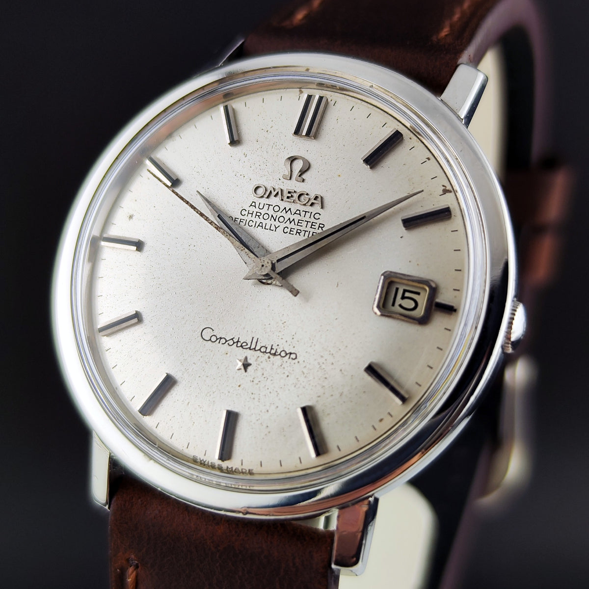 Omega Constellation Chronometer Steel Silver Dial 1966 Serviced 10/2026 – Vorderansicht schräg mit Zifferblatt und Datum