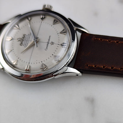 Omega Constellation Chronometer White Dial Special Index 1956 with Box – Zifferblatt in Schrägansicht mit Krone