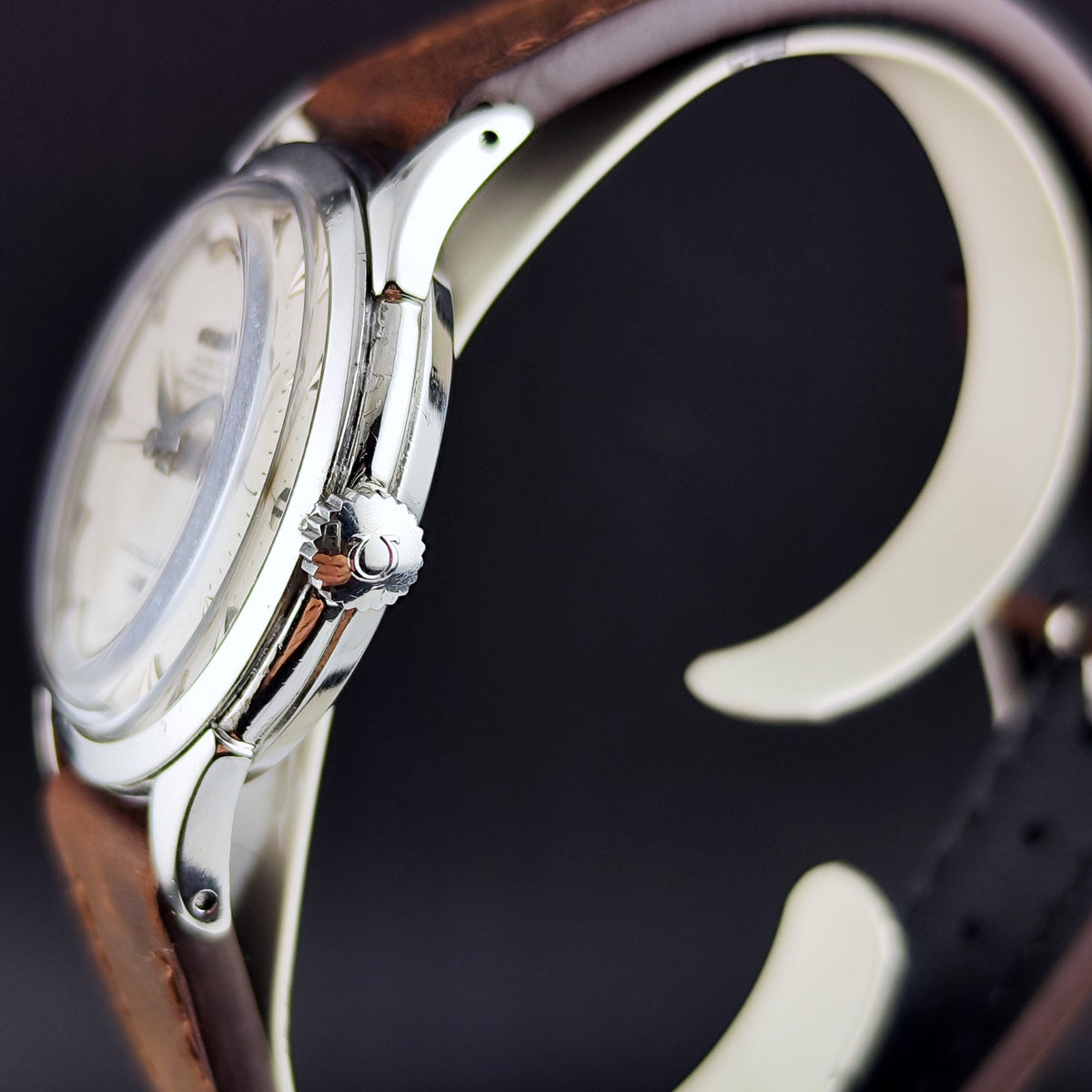 Omega Constellation Chronometer White Dial Special Index 1956 with Box – Seitenansicht mit Krone