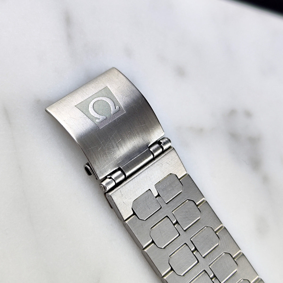 Omega De Ville Quartz Silver Dial Blue Ring 1979 – Bild 8