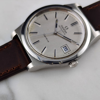 Omega Genéve Automatic Silver Dial Date 1974 Serviced 10/2026 – Seitenansicht mit Krone und Zifferblatt