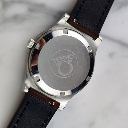Omega Genéve Automatic Silver Dial Date 1974 Serviced 10/2026 – Gehäuseboden mit Gravur