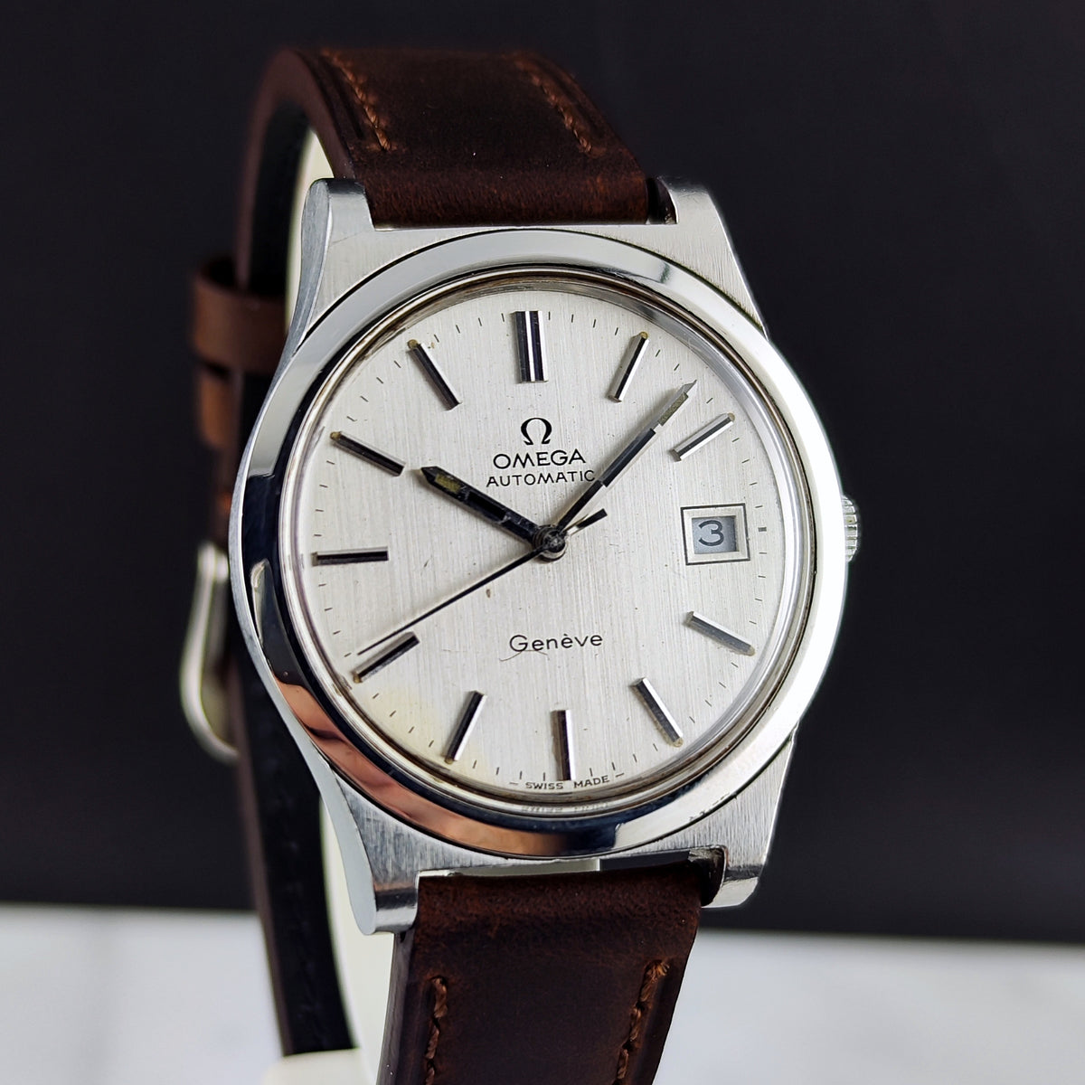 Omega Genéve Automatic Silver Dial Date 1974 Serviced 10/2026 – Vorderansicht mit Zifferblatt und Datum