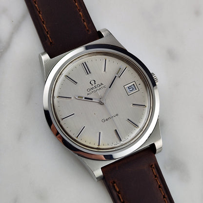 Omega Genéve Automatic Silver Dial Date 1974 Serviced 10/2026 – Zifferblatt in Schrägansicht mit Datum