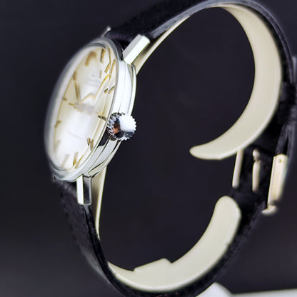 Omega Genéve Automatic Silver Gold Index Dial 1968 – Seitenansicht mit Krone