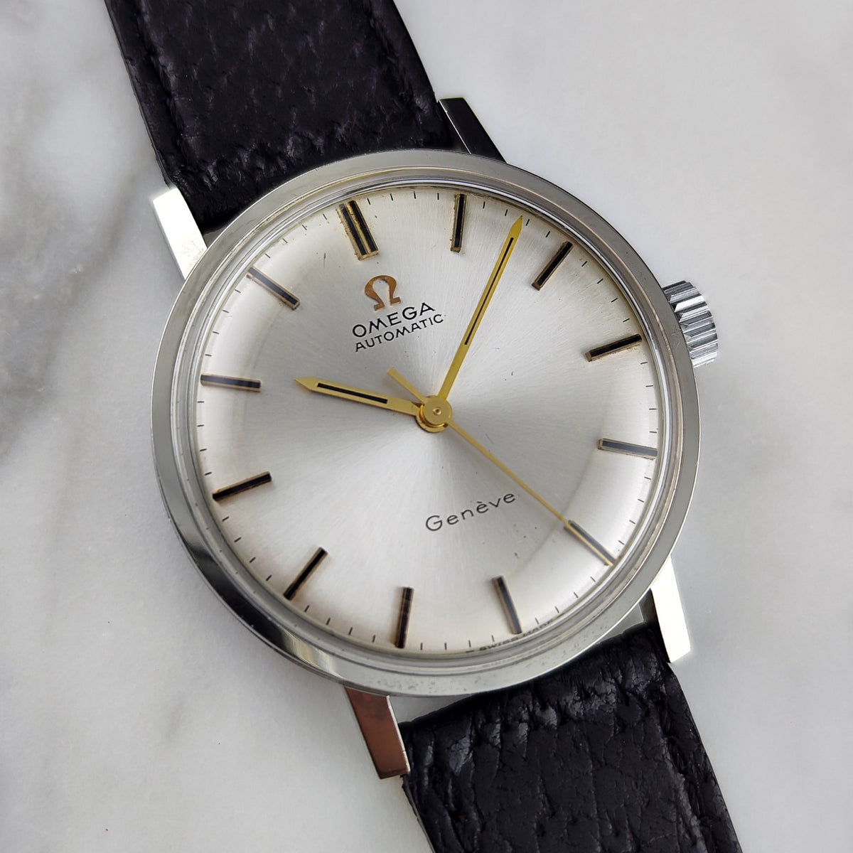 Omega Genéve Automatic Silver Gold Index Dial 1968 – Vorderansicht auf Zifferblatt und Gehäuse